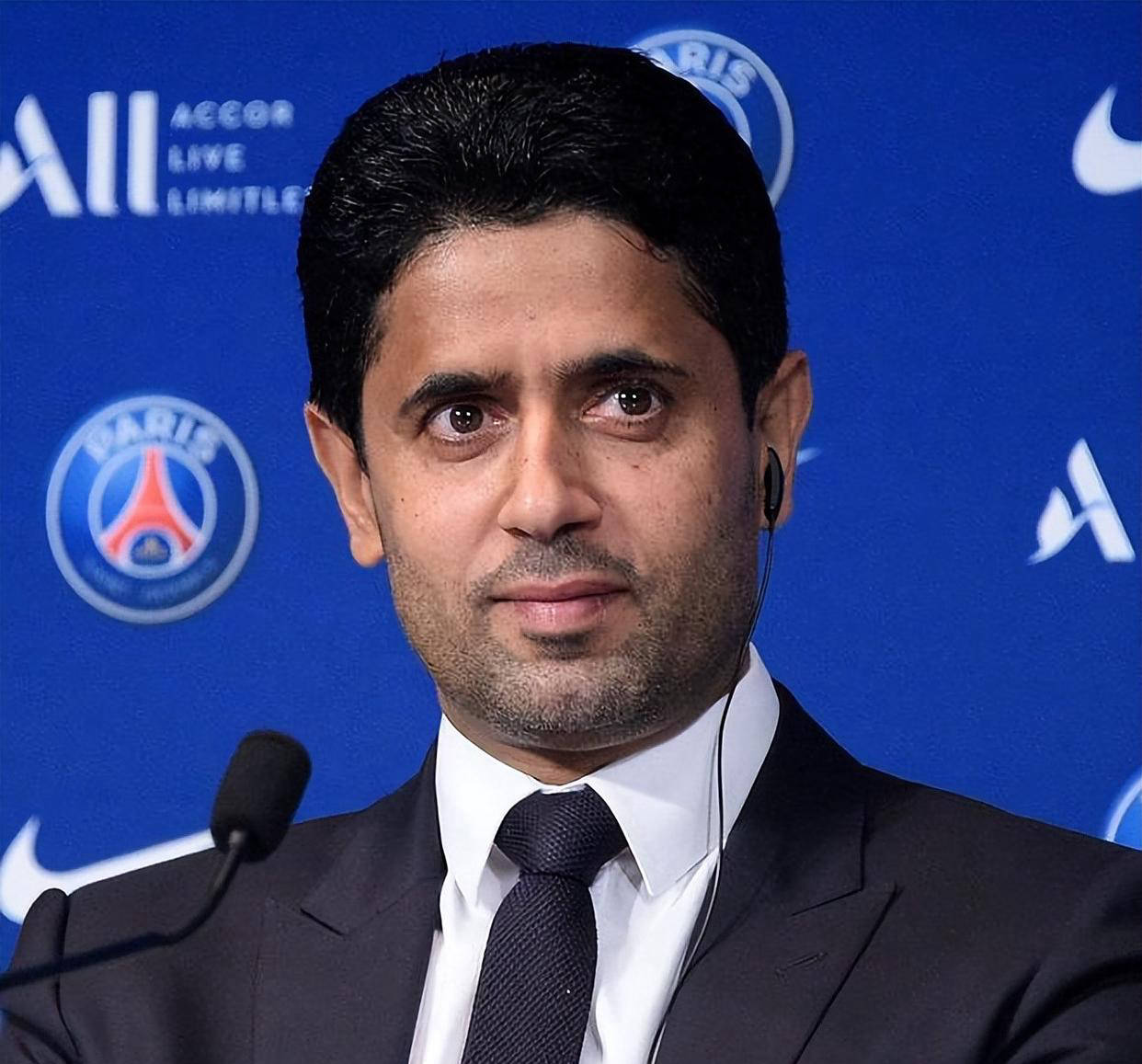 巴黎主席纳赛尔笑逐颜开，心怀大志迈向辉煌的未来